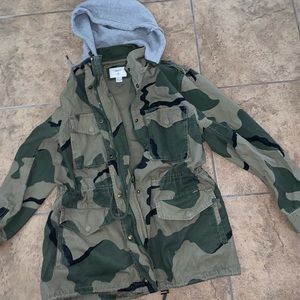Camouflage utility jacket with removable hood